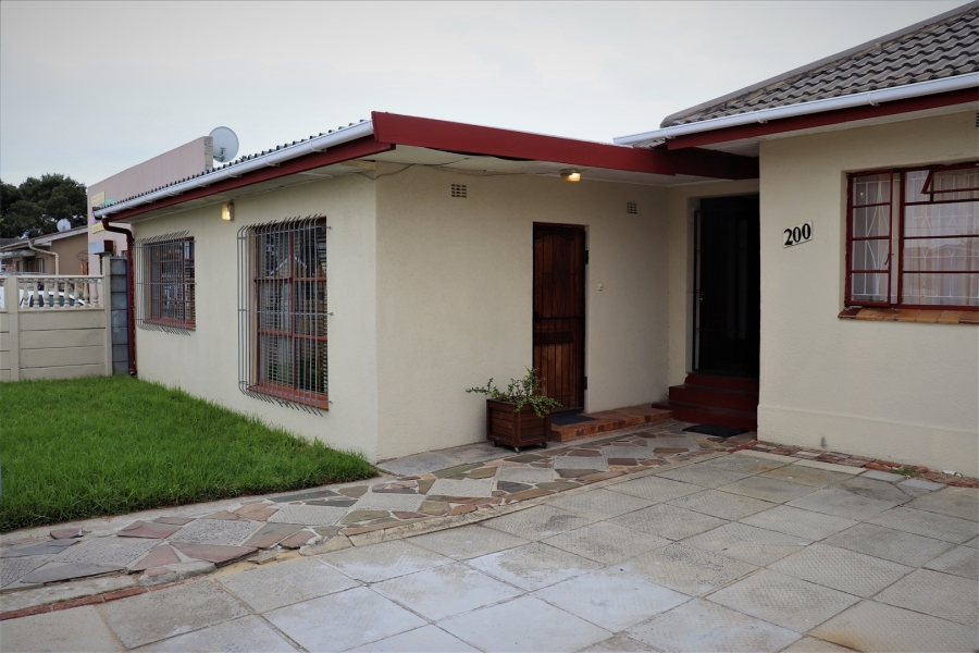 5 Bedroom Property for Sale in Eikendal Western Cape